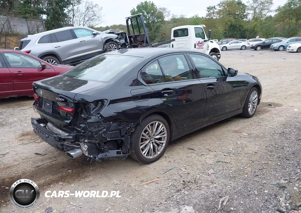 2023 BMW 330I xDrive VIN:3MW89FF02P8D04642 - 4