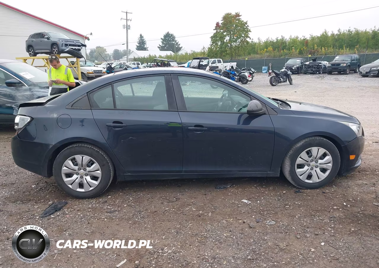 2014 Chevrolet Cruze Ls Auto VIN:1G1PA5SG4E7240677 - 13