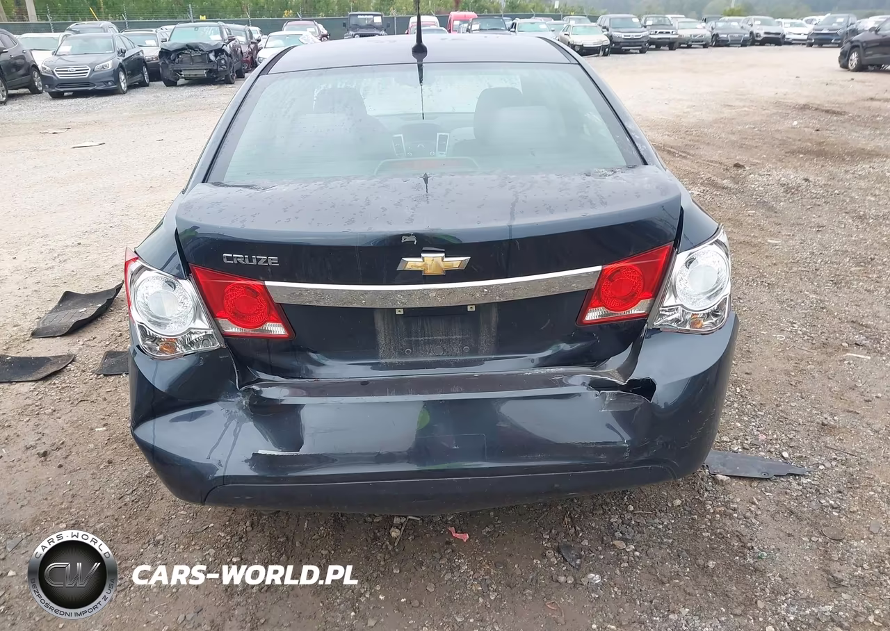 2014 Chevrolet Cruze Ls Auto VIN:1G1PA5SG4E7240677 - 16