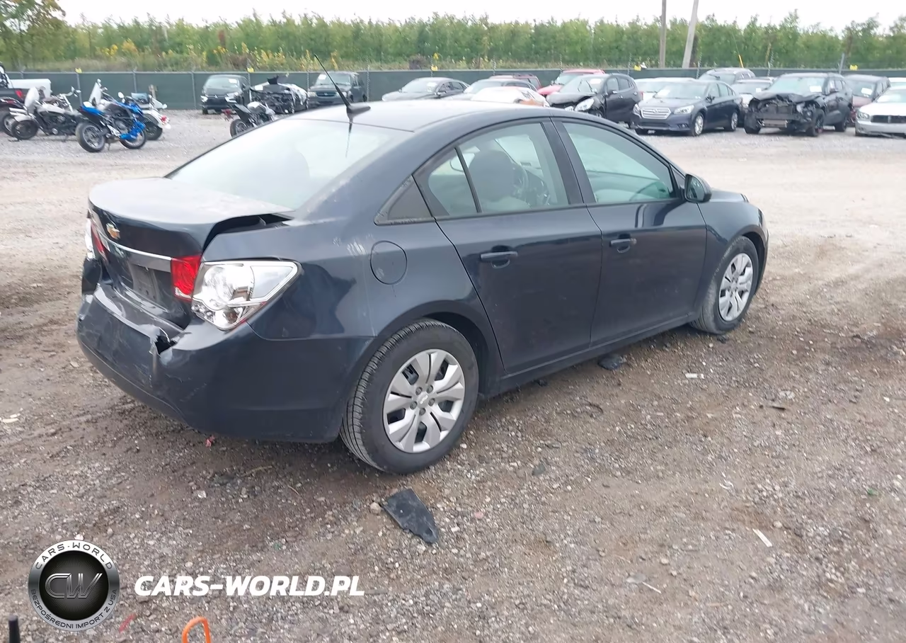 2014 Chevrolet Cruze Ls Auto VIN:1G1PA5SG4E7240677 - 4