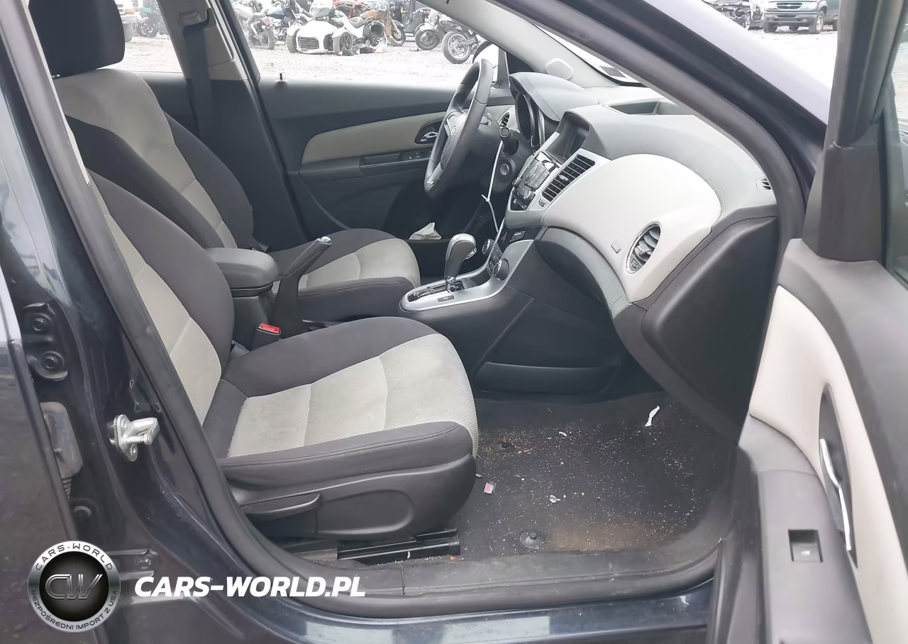 2014 Chevrolet Cruze Ls Auto VIN:1G1PA5SG4E7240677 - 5