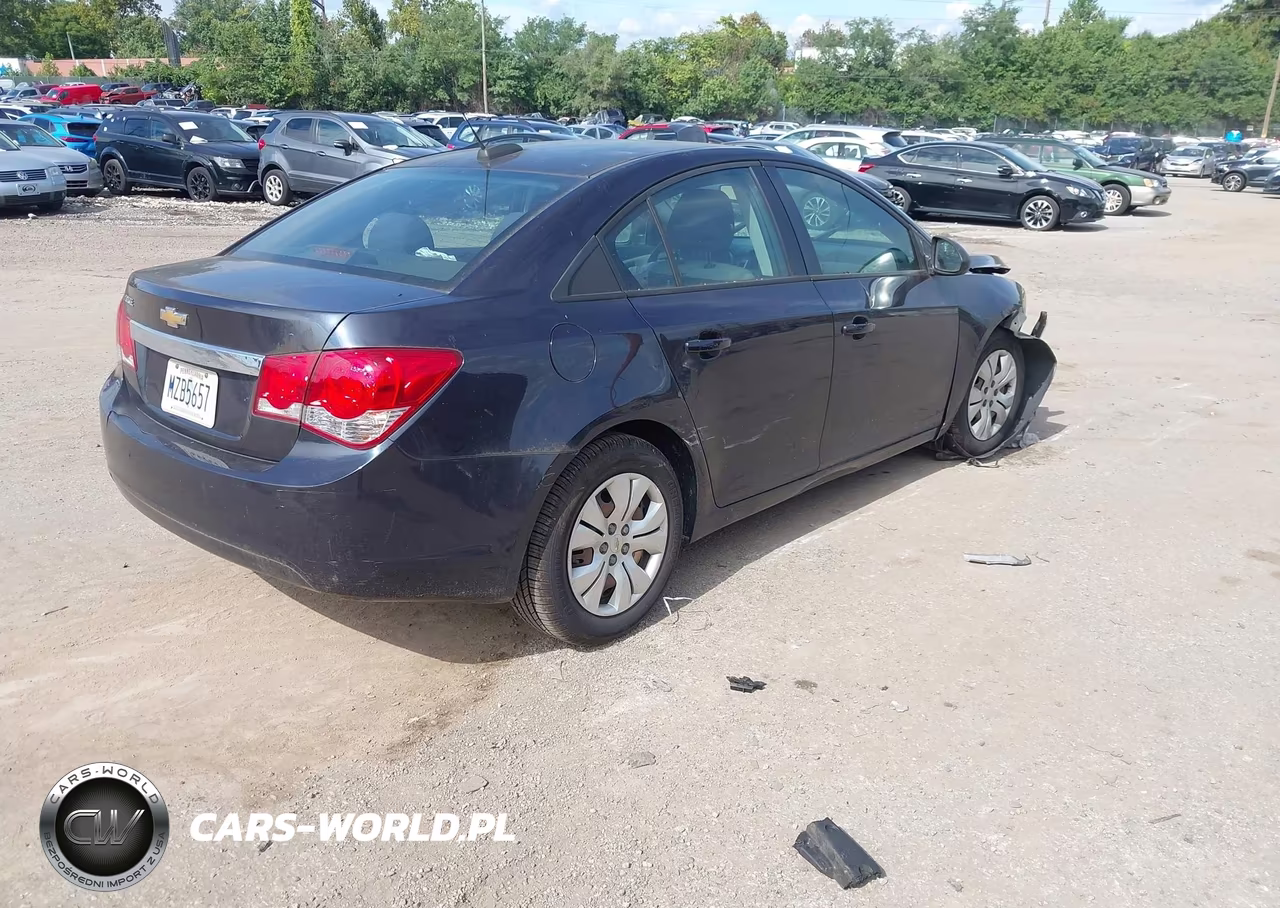 2015 Chevrolet Cruze Ls Auto VIN:1G1PA5SG4F7228661 - 4