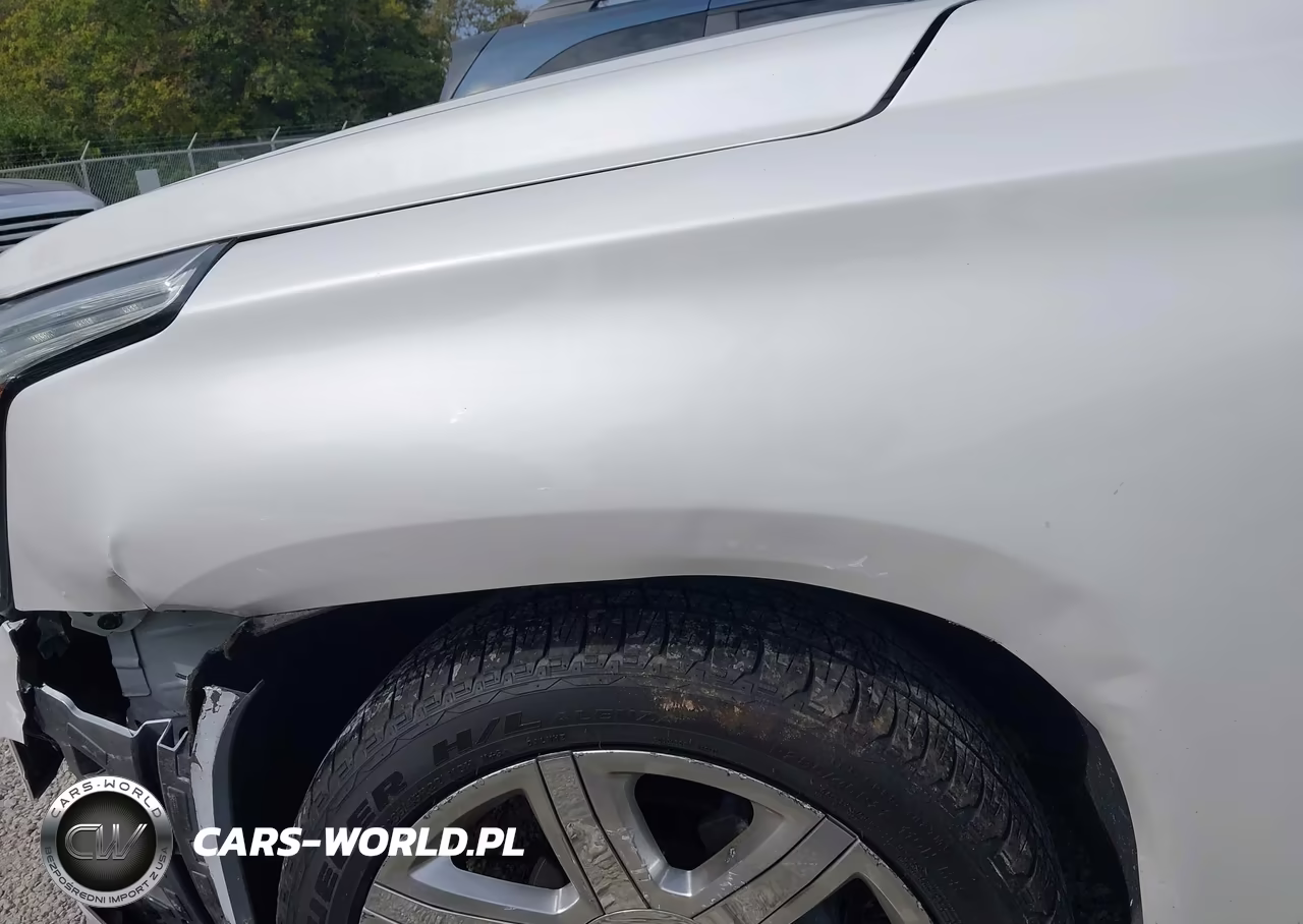 2018 Cadillac Escalade Premium Luxury VIN:1GYS3CKJ3JR102665 - 17