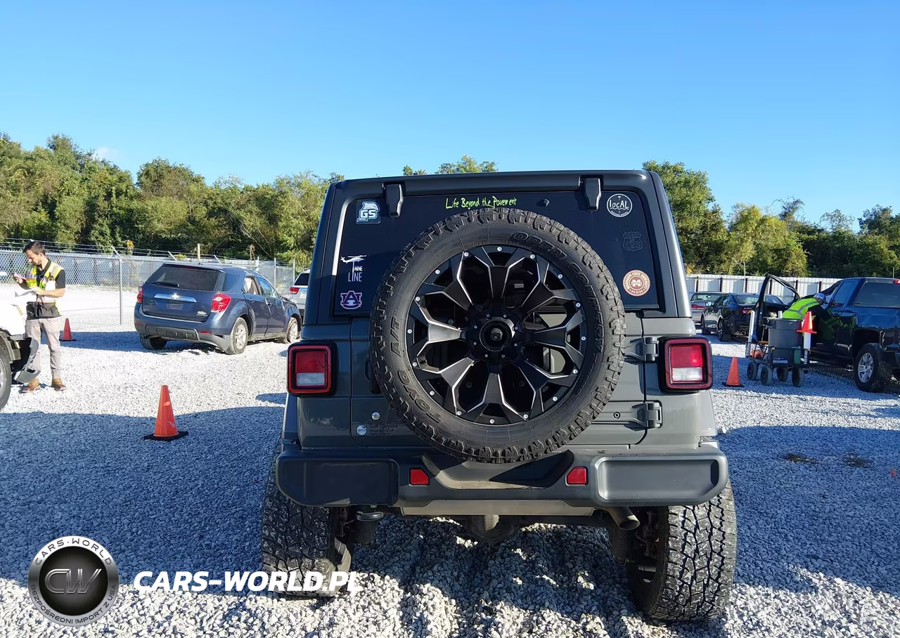 2019 Jeep Wrangler Unlimited Sahara 4X4 VIN:1C4HJXEG0KW533397 - 16