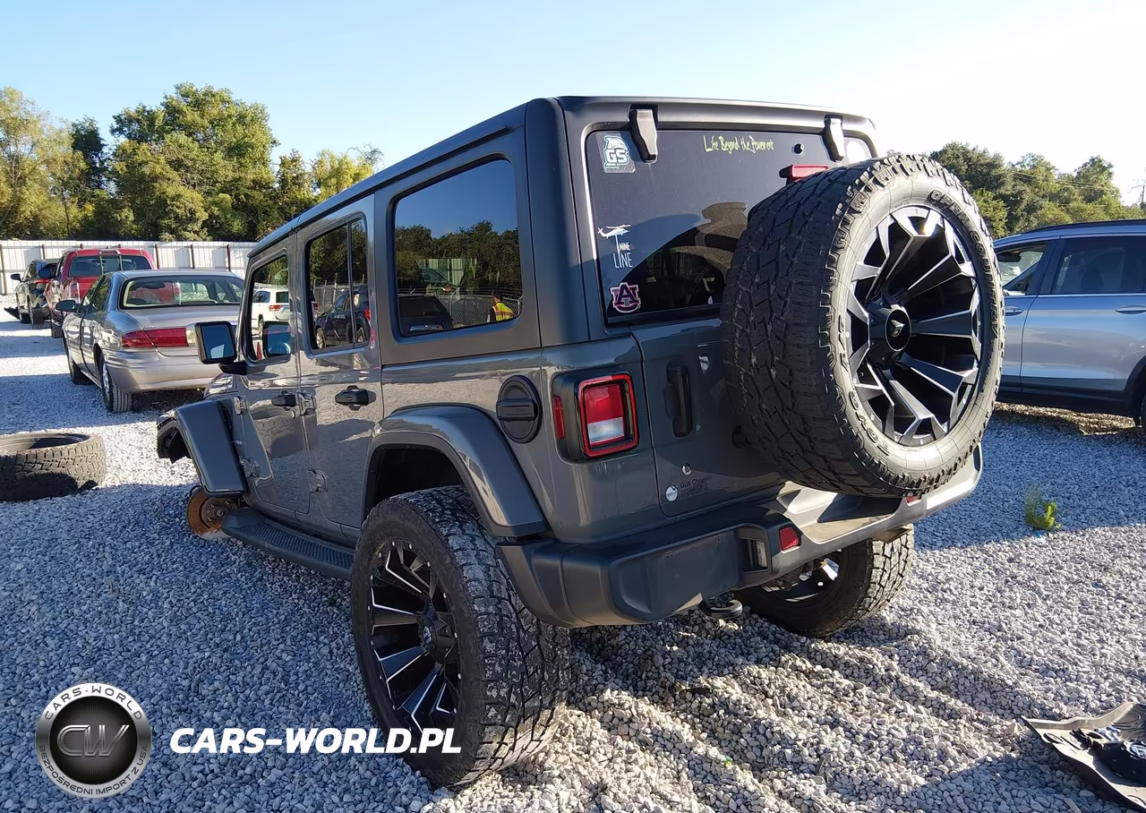 2019 Jeep Wrangler Unlimited Sahara 4X4 VIN:1C4HJXEG0KW533397 - 3