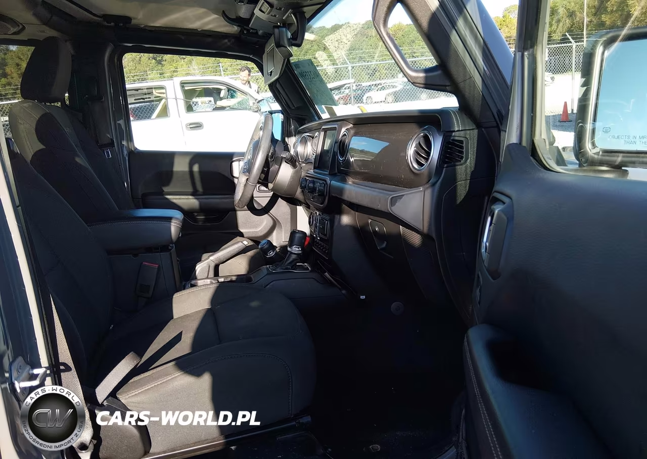 2019 Jeep Wrangler Unlimited Sahara 4X4 VIN:1C4HJXEG0KW533397 - 5