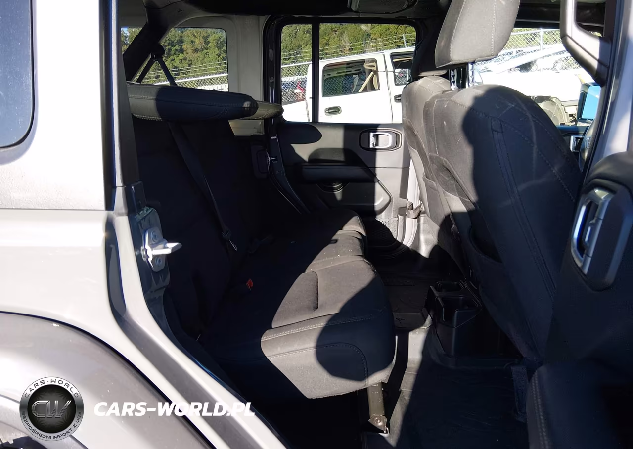 2019 Jeep Wrangler Unlimited Sahara 4X4 VIN:1C4HJXEG0KW533397 - 8