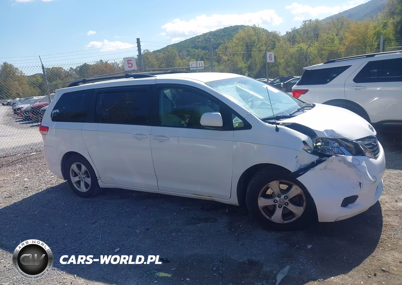 2011 Toyota Sienna Le V6 VIN:5TDKK3DC2BS069636 - 13