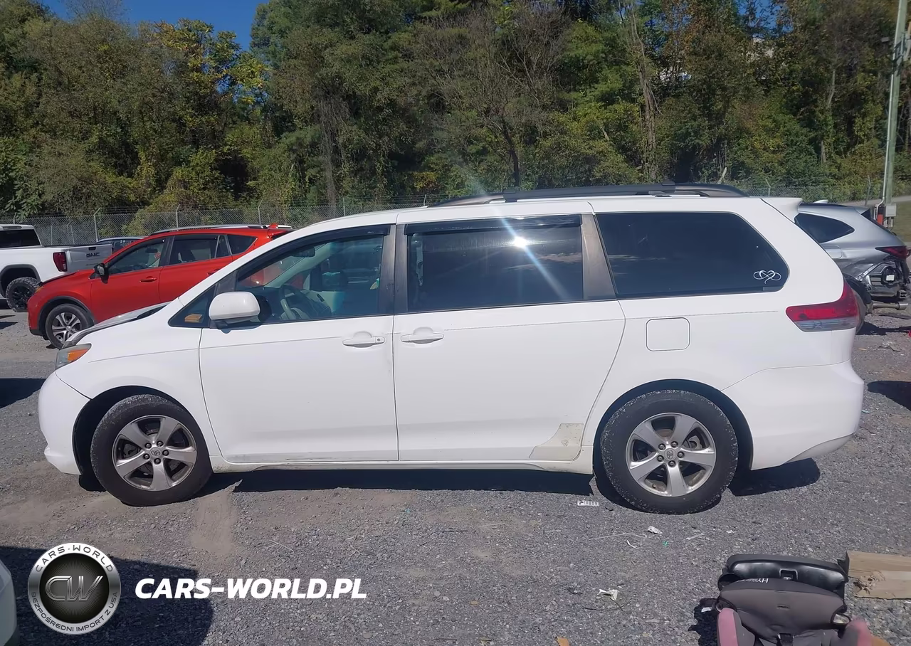 2011 Toyota Sienna Le V6 VIN:5TDKK3DC2BS069636 - 14