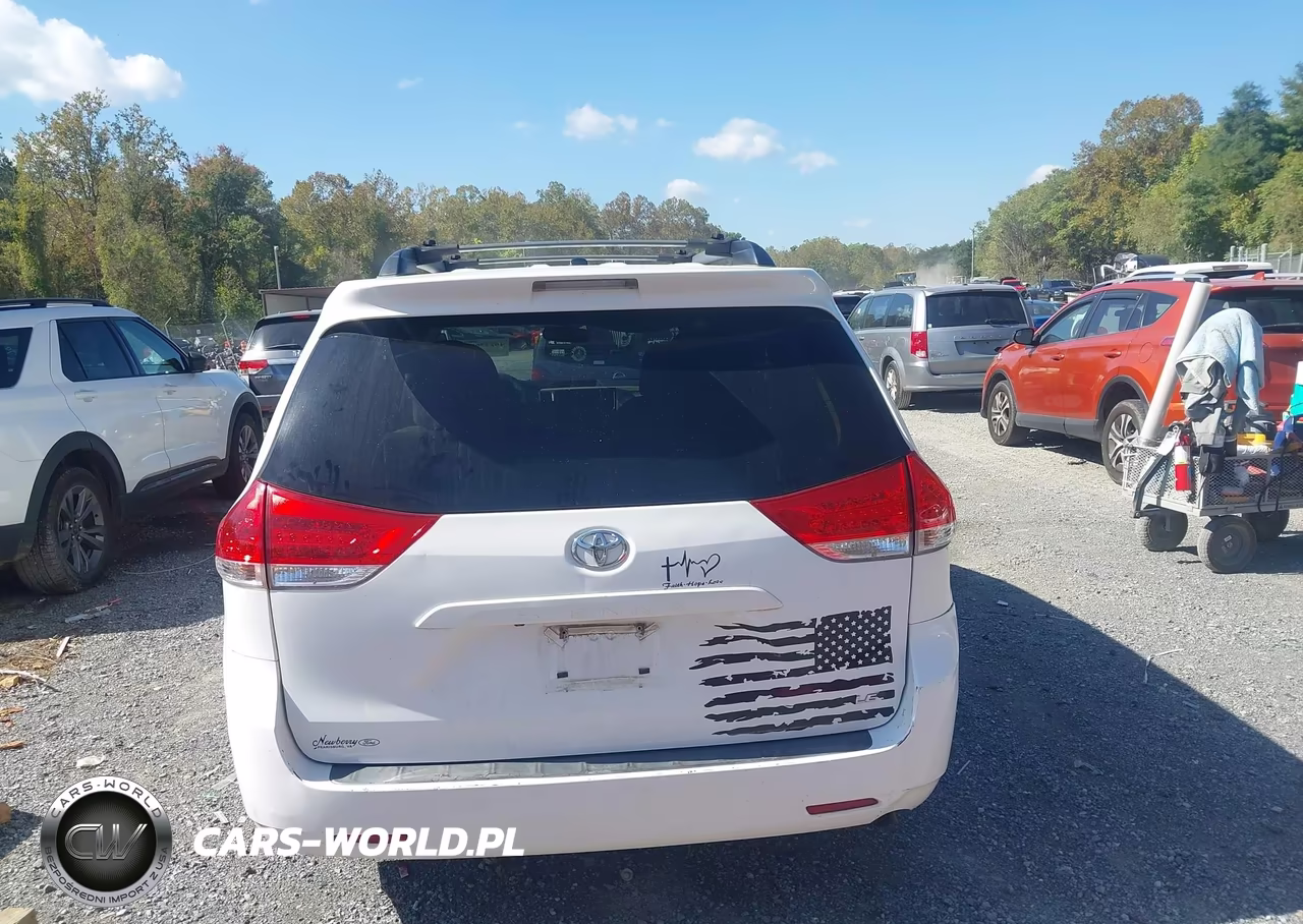 2011 Toyota Sienna Le V6 VIN:5TDKK3DC2BS069636 - 16