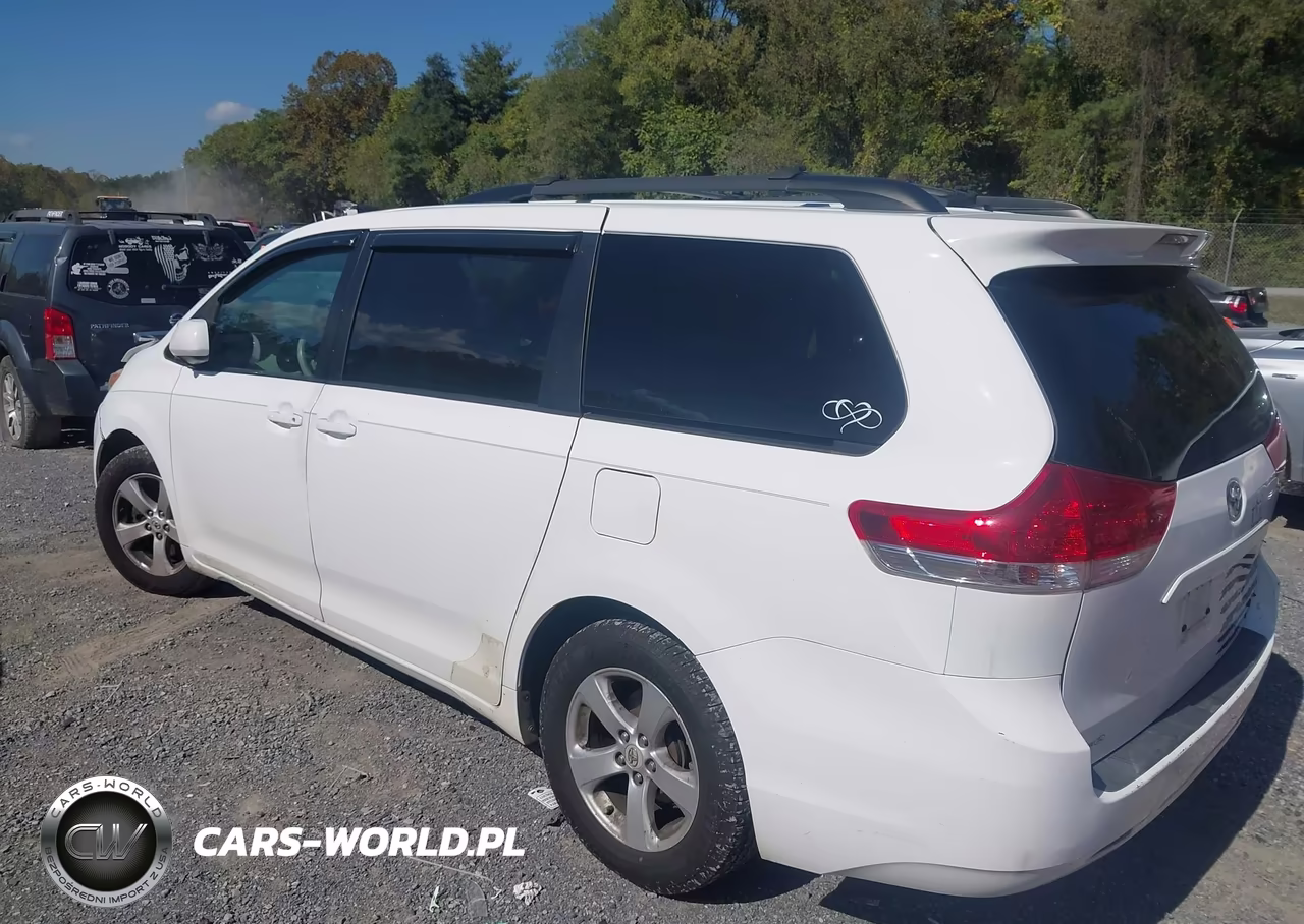 2011 Toyota Sienna Le V6 VIN:5TDKK3DC2BS069636 - 3