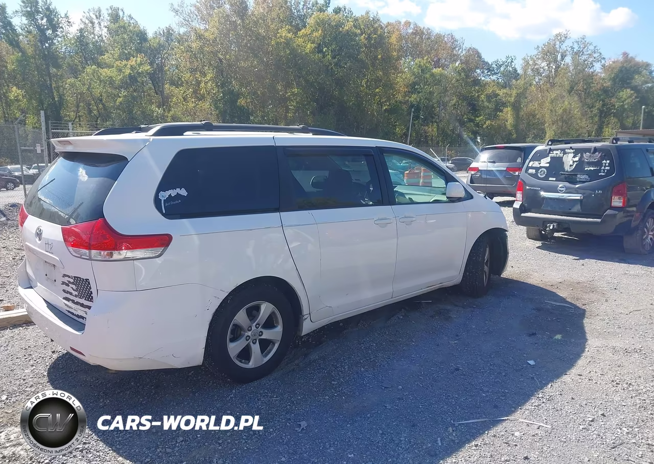 2011 Toyota Sienna Le V6 VIN:5TDKK3DC2BS069636 - 4