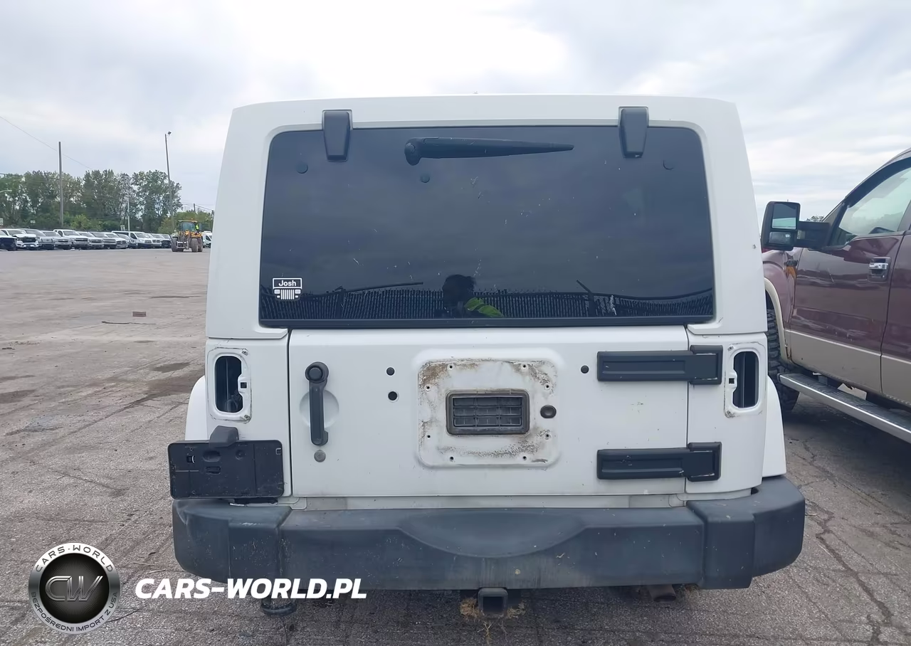 2015 Jeep Wrangler Unlimited Sahara VIN:1C4BJWEG9FL526505 - 16