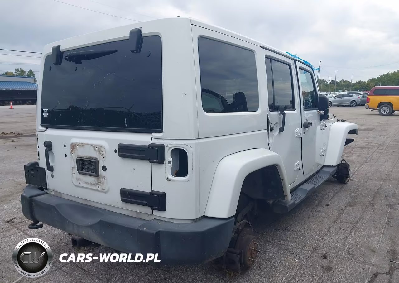 2015 Jeep Wrangler Unlimited Sahara VIN:1C4BJWEG9FL526505 - 4