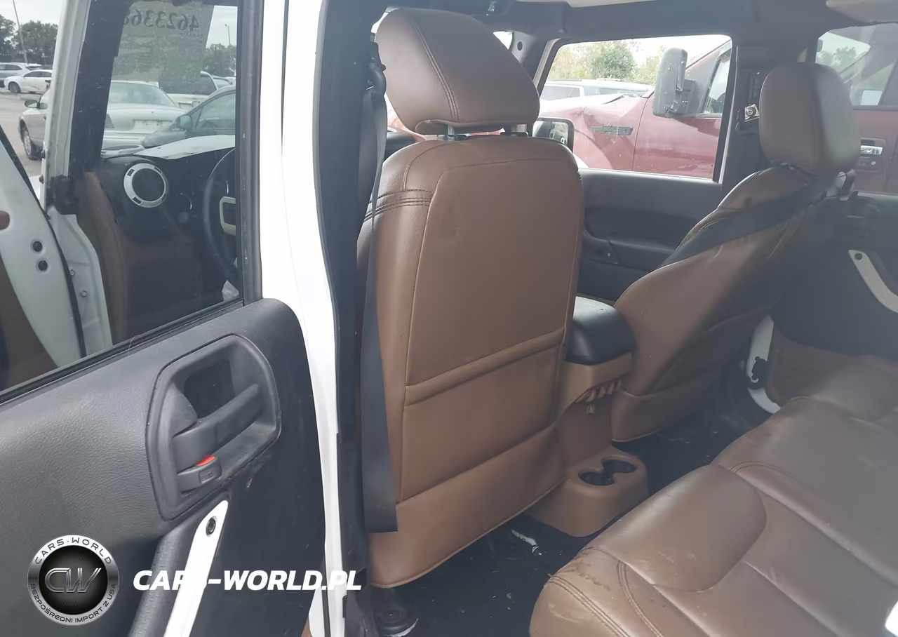 2015 Jeep Wrangler Unlimited Sahara VIN:1C4BJWEG9FL526505 - 8