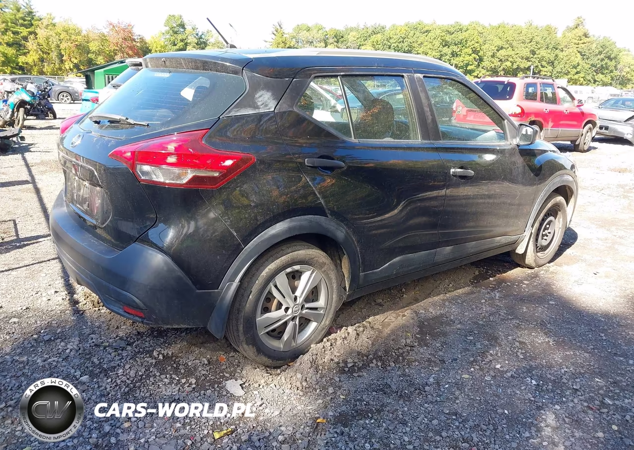 2019 Nissan Kicks S VIN:3N1CP5CU2KL522724 - 4