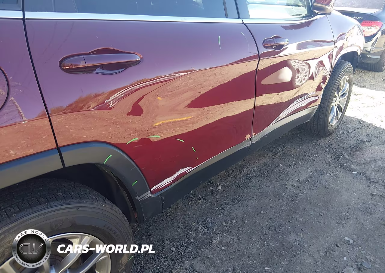 2020 Jeep Cherokee Latitude Plus 4X4 VIN:1C4PJMLB5LD547052 - 18