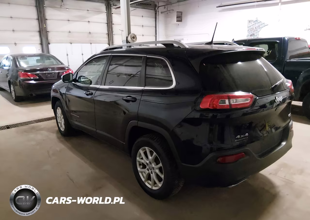 2016 Jeep Cherokee Latitude VIN:1C4PJMCS2GW311033 - 3