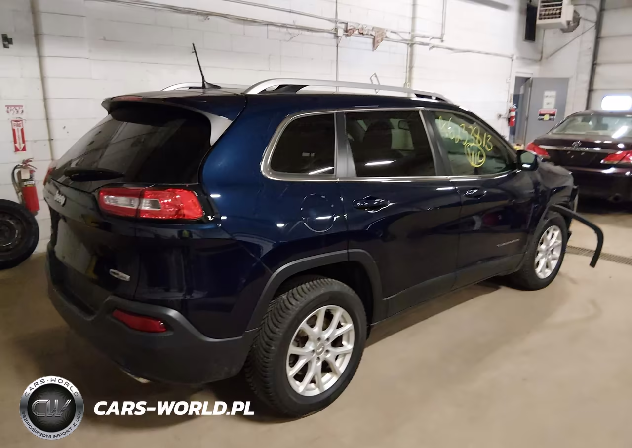 2016 Jeep Cherokee Latitude VIN:1C4PJMCS2GW311033 - 4