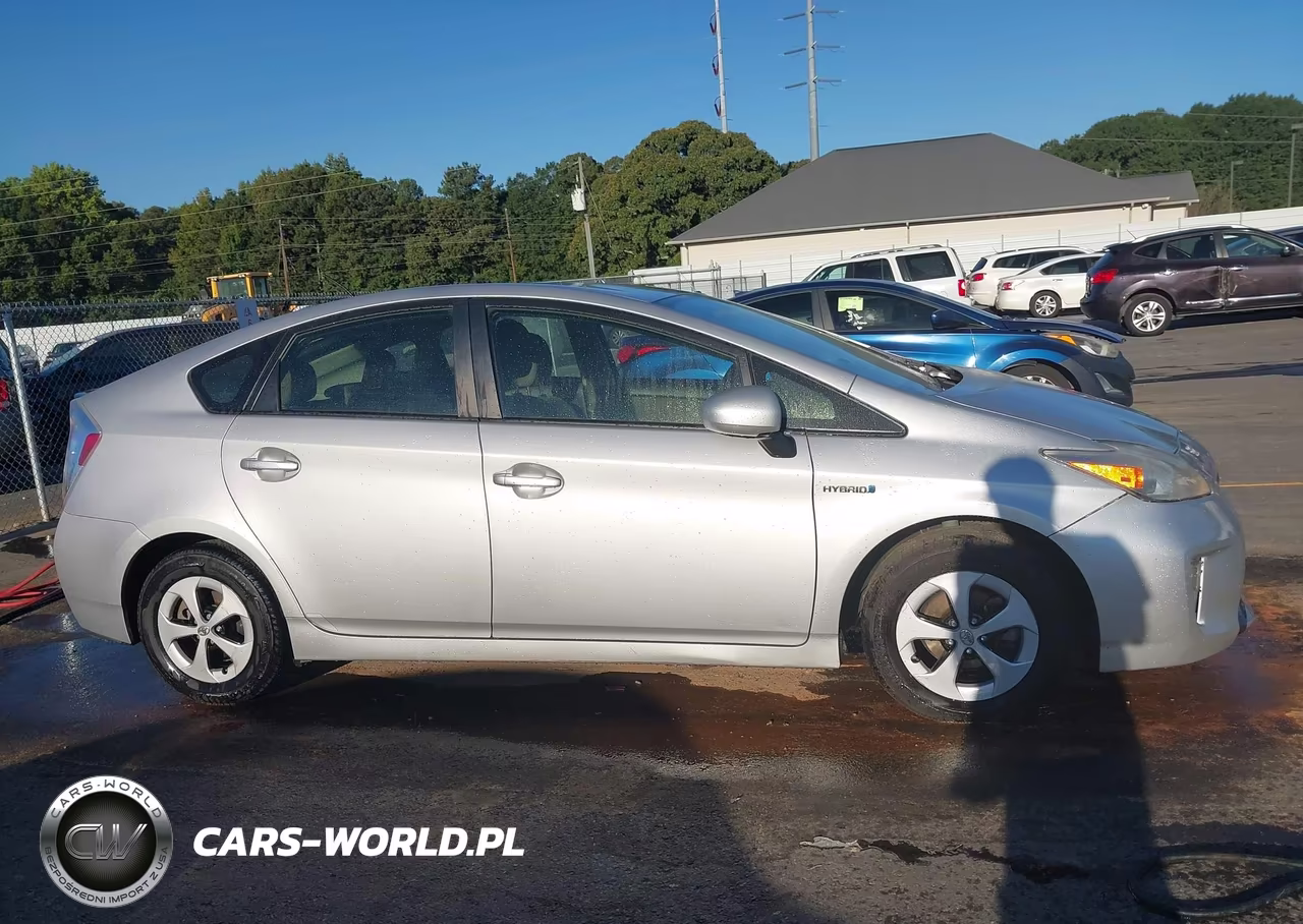 2015 Toyota Prius Two VIN:JTDKN3DU4F1896508 - 13