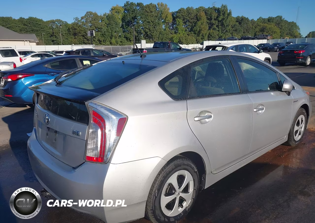 2015 Toyota Prius Two VIN:JTDKN3DU4F1896508 - 4