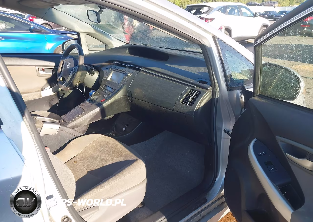 2015 Toyota Prius Two VIN:JTDKN3DU4F1896508 - 5