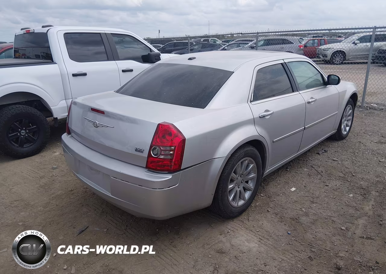 2010 Chrysler 300 Limited VIN:2C3CA3CV3AH328601 - 4