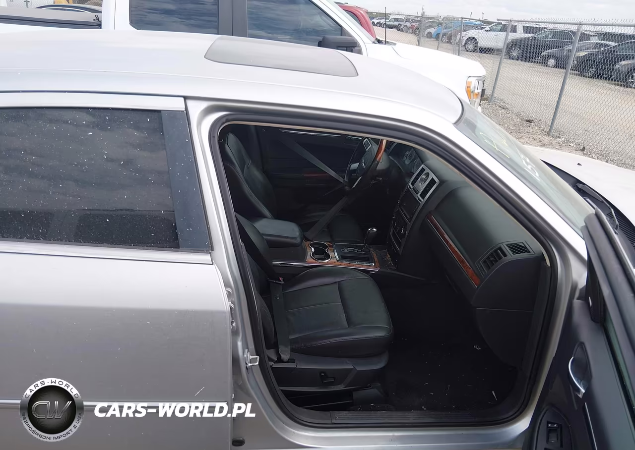 2010 Chrysler 300 Limited VIN:2C3CA3CV3AH328601 - 5