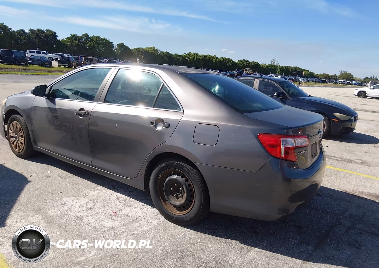 2013 Toyota Camry L VIN:4T1BF1FK2DU718634 - 3