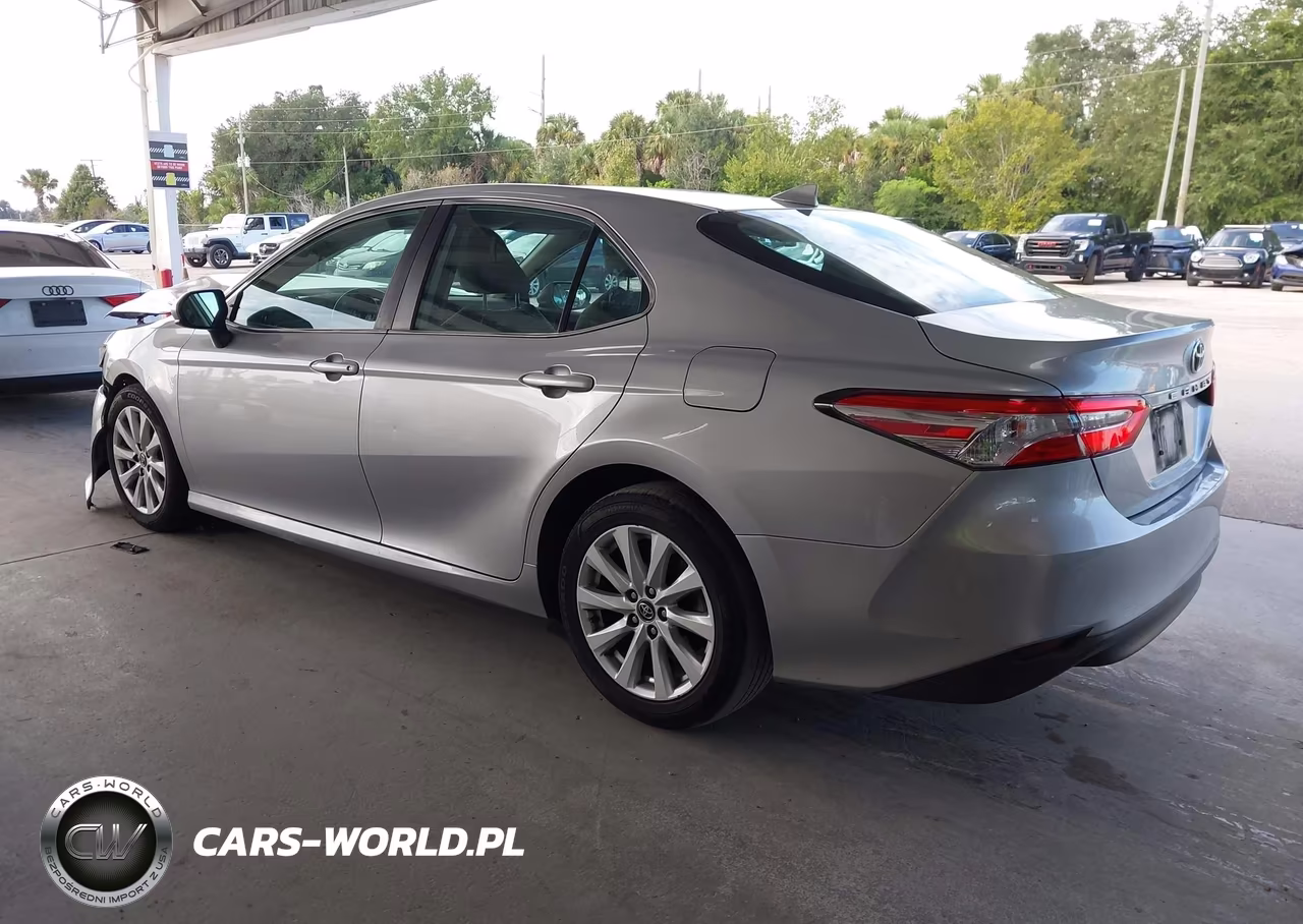 2020 Toyota Camry Le VIN:4T1C11AK4LU928936 - 3