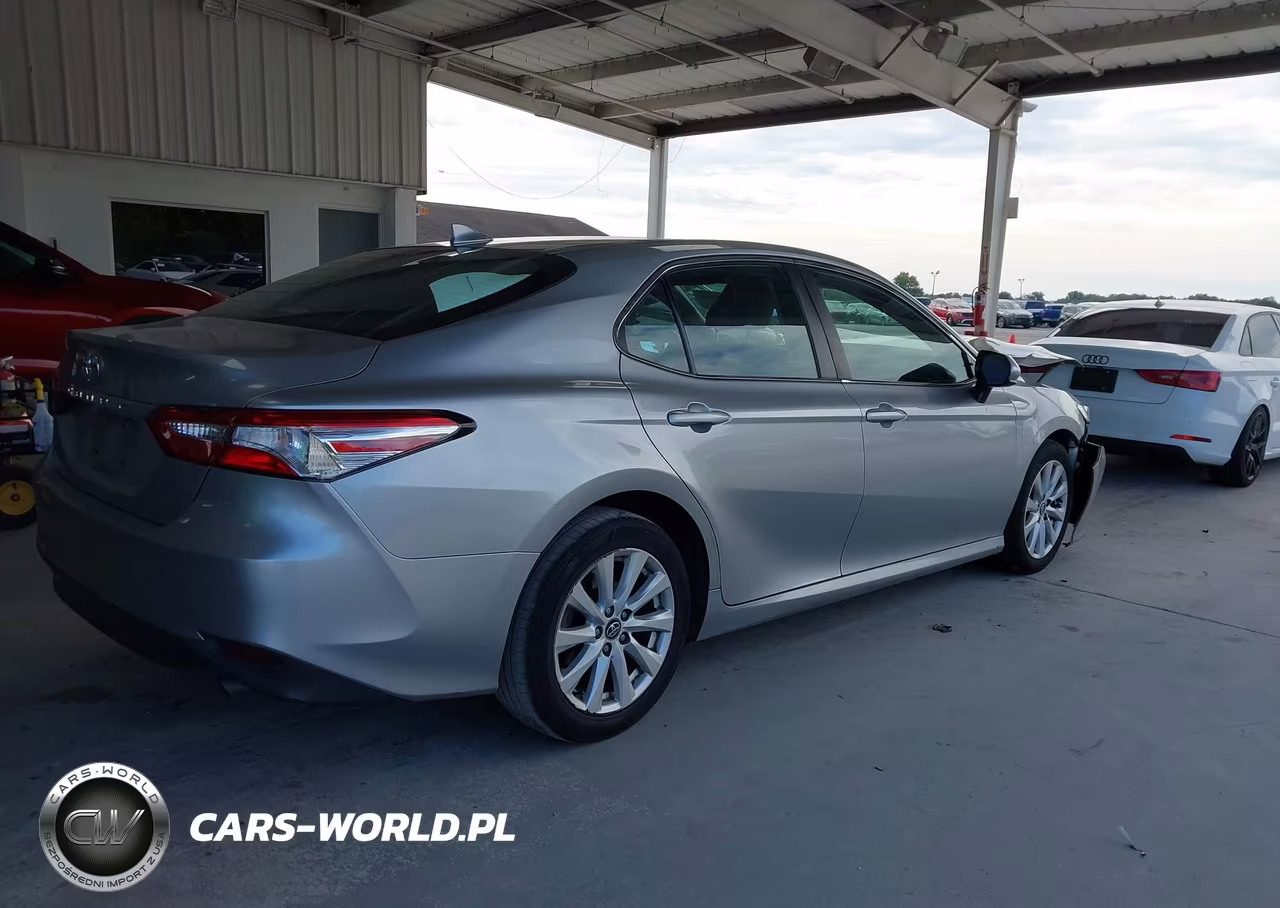 2020 Toyota Camry Le VIN:4T1C11AK4LU928936 - 4