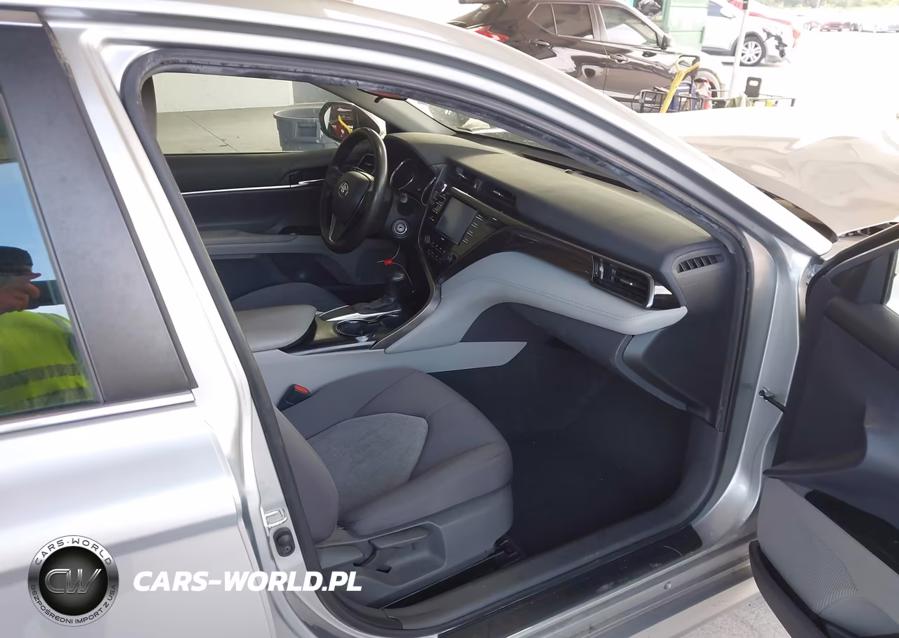 2020 Toyota Camry Le VIN:4T1C11AK4LU928936 - 5