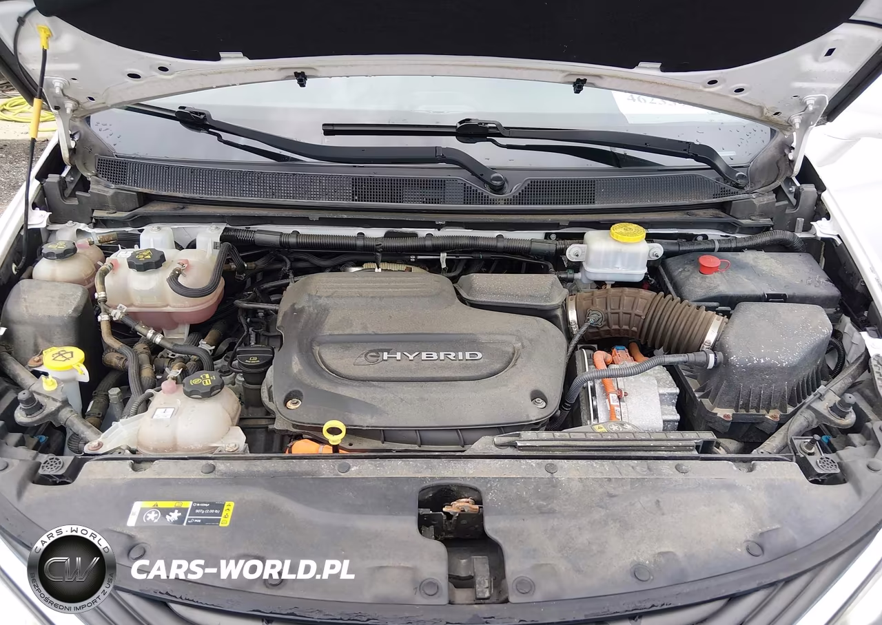 2018 Chrysler Pacifica Hybrid Touring Plus VIN:2C4RC1H76JR318167 - 10