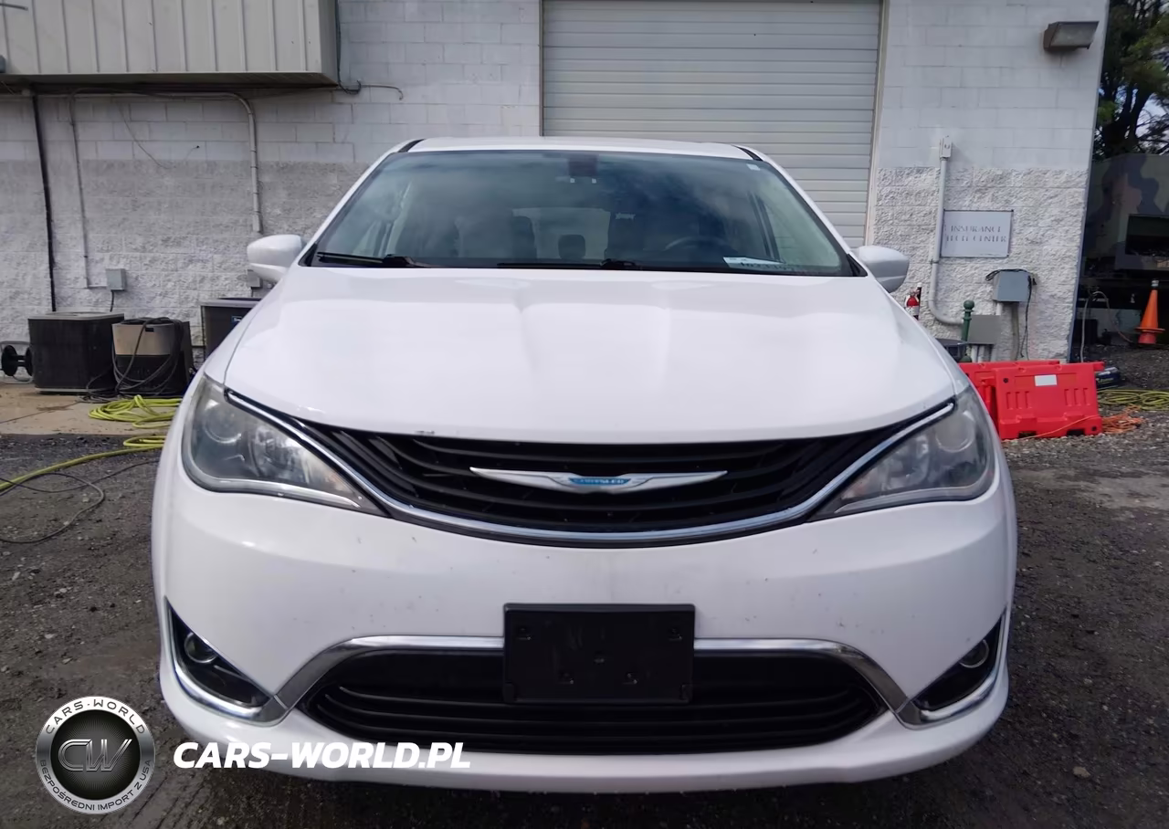 2018 Chrysler Pacifica Hybrid Touring Plus VIN:2C4RC1H76JR318167 - 12