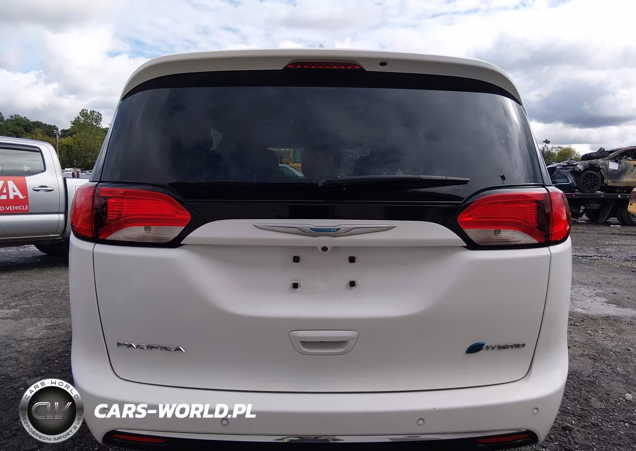 2018 Chrysler Pacifica Hybrid Touring Plus VIN:2C4RC1H76JR318167 - 16