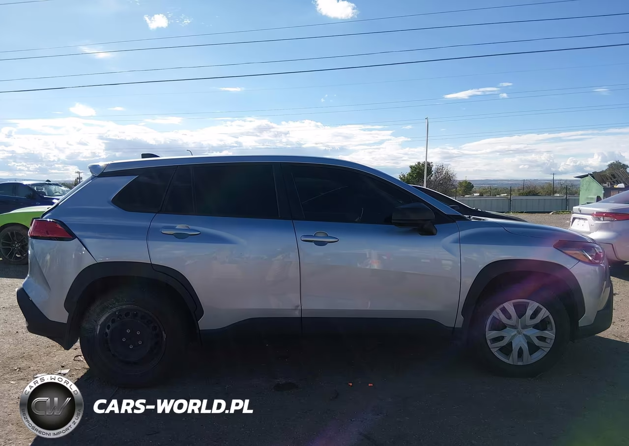 2022 Toyota Corolla Cross L VIN:7MUAAABG1NV003128 - 13