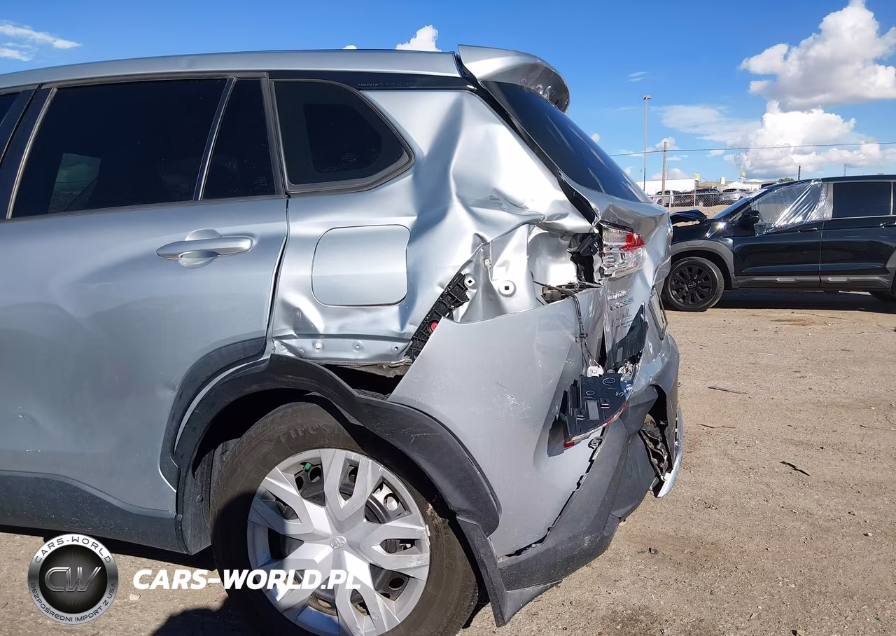 2022 Toyota Corolla Cross L VIN:7MUAAABG1NV003128 - 6
