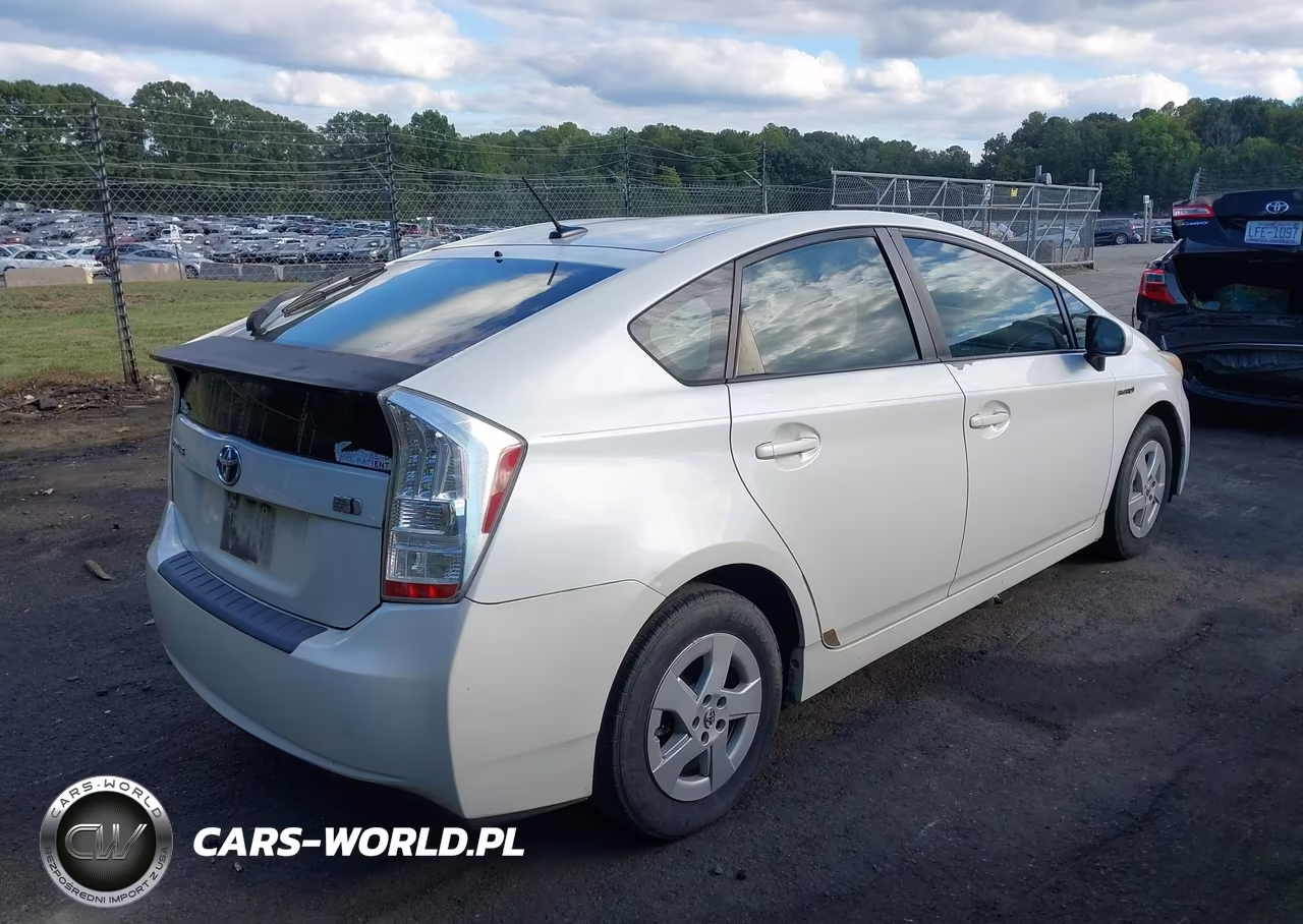 2011 Toyota Prius Three VIN:JTDKN3DU2B1399323 - 4