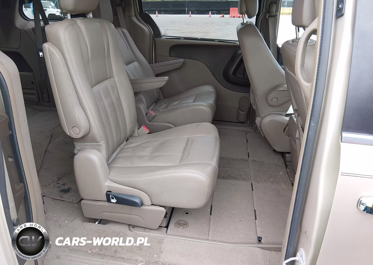 2015 Chrysler Town & Country Touring VIN:2C4RC1BG4FR628723 - 8