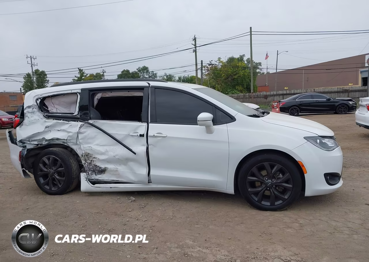2019 Chrysler Pacifica Limited VIN:2C4RC1GG1KR738180 - 13
