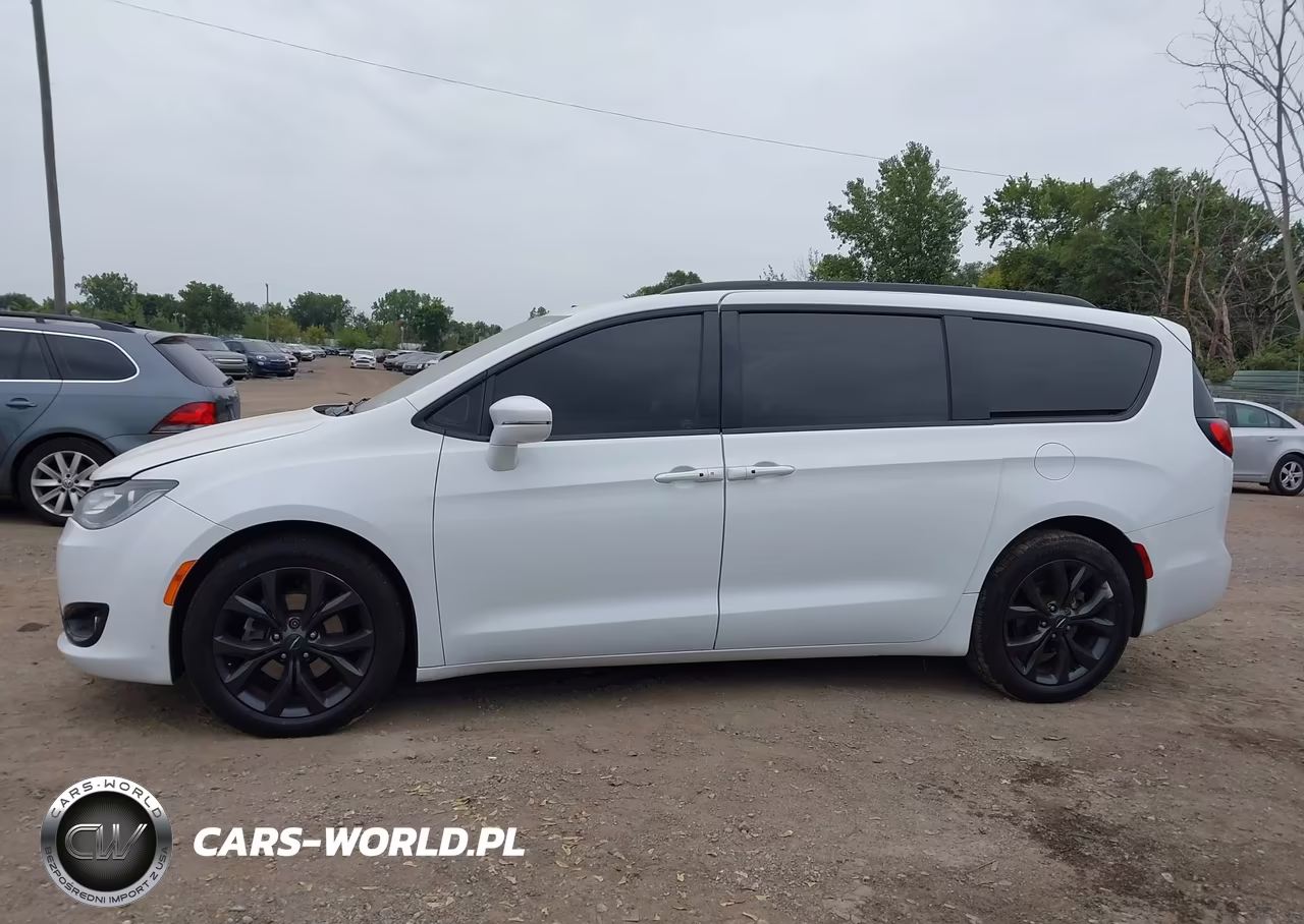 2019 Chrysler Pacifica Limited VIN:2C4RC1GG1KR738180 - 14