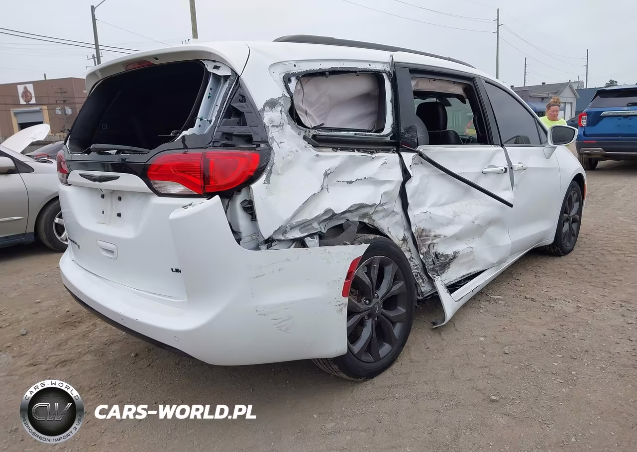 2019 Chrysler Pacifica Limited VIN:2C4RC1GG1KR738180 - 4