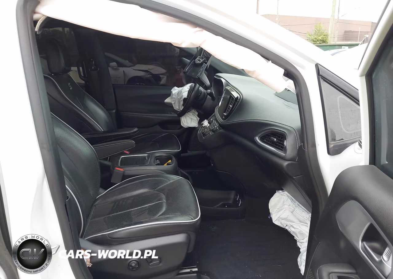 2019 Chrysler Pacifica Limited VIN:2C4RC1GG1KR738180 - 5