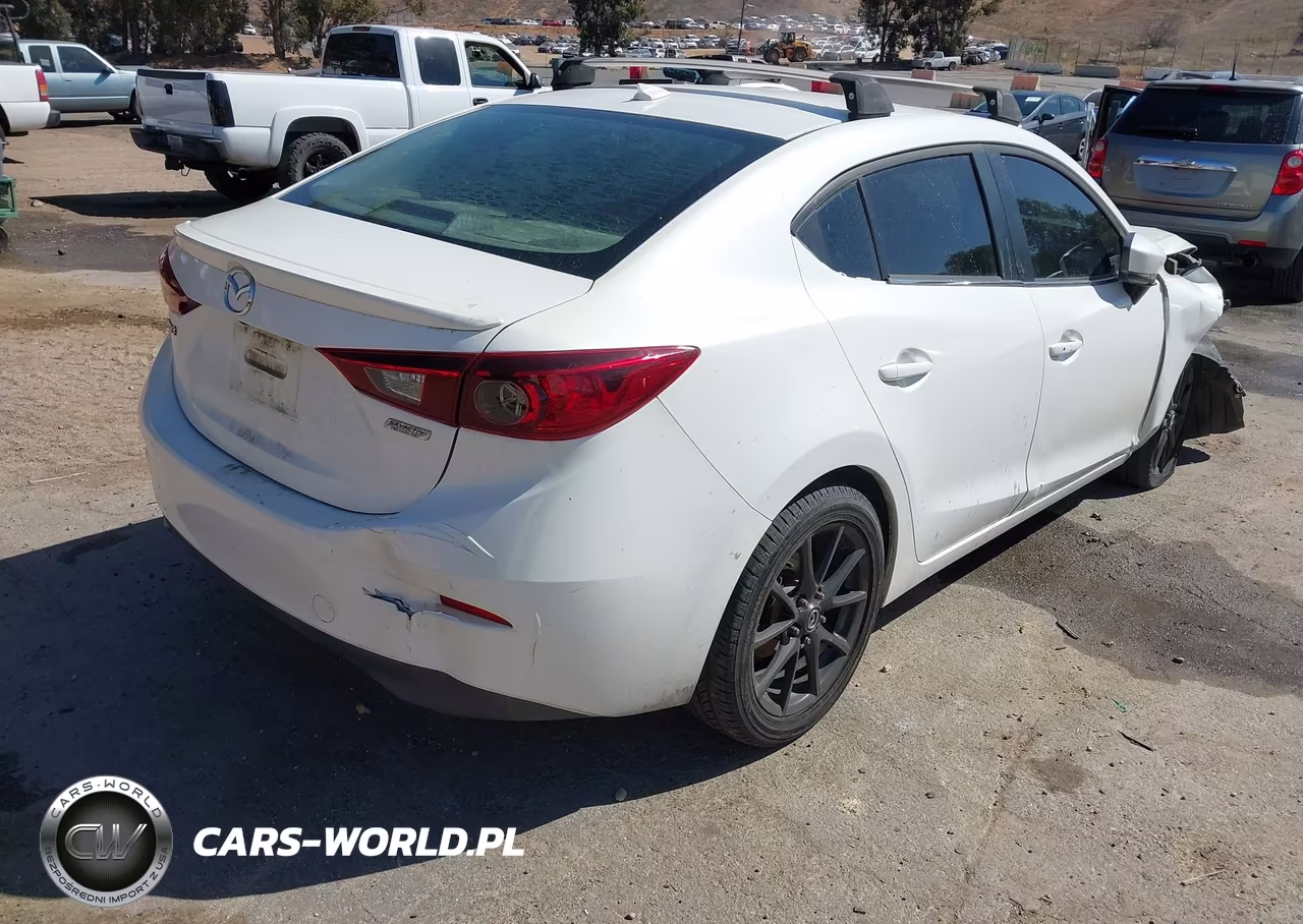 2018 Mazda Mazda3 Touring VIN:3MZBN1V34JM216710 - 4