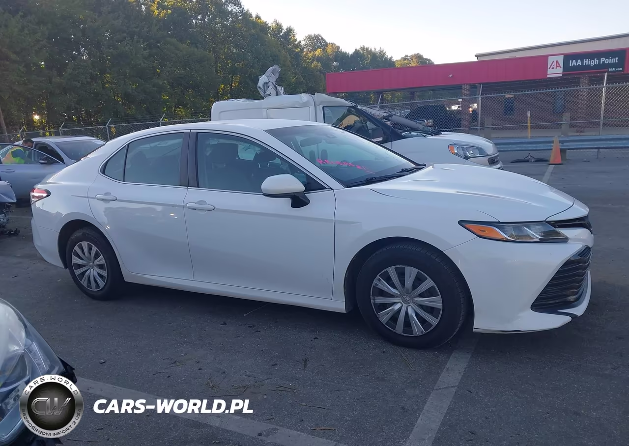 2018 Toyota Camry L VIN:4T1B11HK0JU077457 - 14