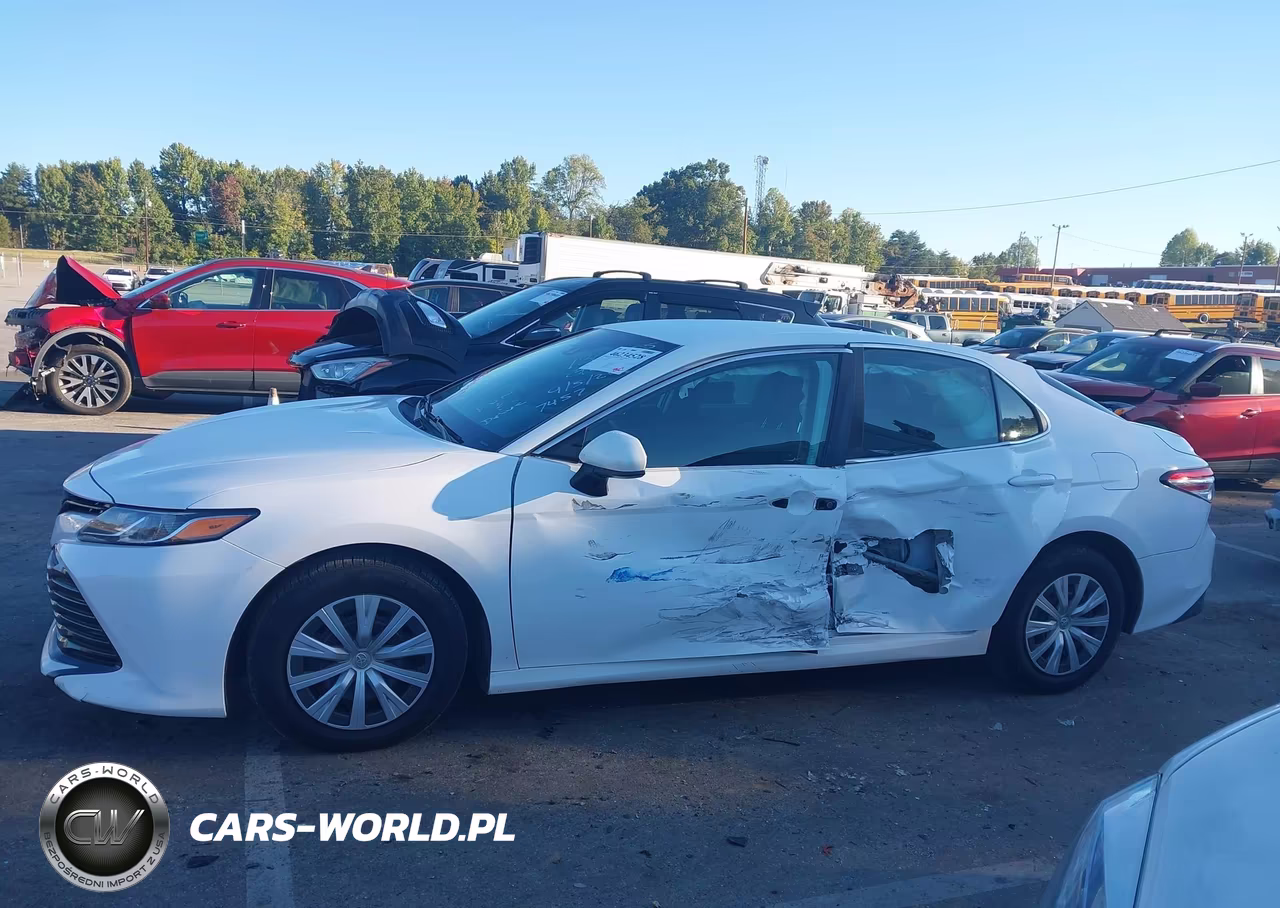 2018 Toyota Camry L VIN:4T1B11HK0JU077457 - 15
