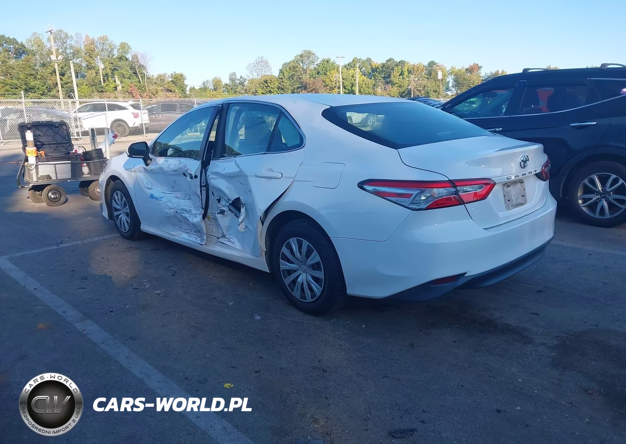 2018 Toyota Camry L VIN:4T1B11HK0JU077457 - 3