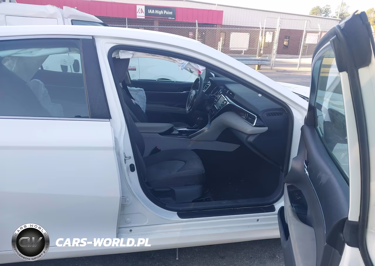 2018 Toyota Camry L VIN:4T1B11HK0JU077457 - 5