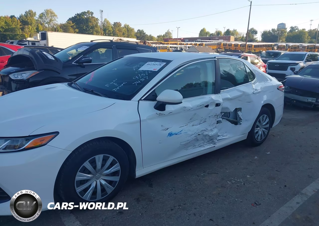2018 Toyota Camry L VIN:4T1B11HK0JU077457 - 6