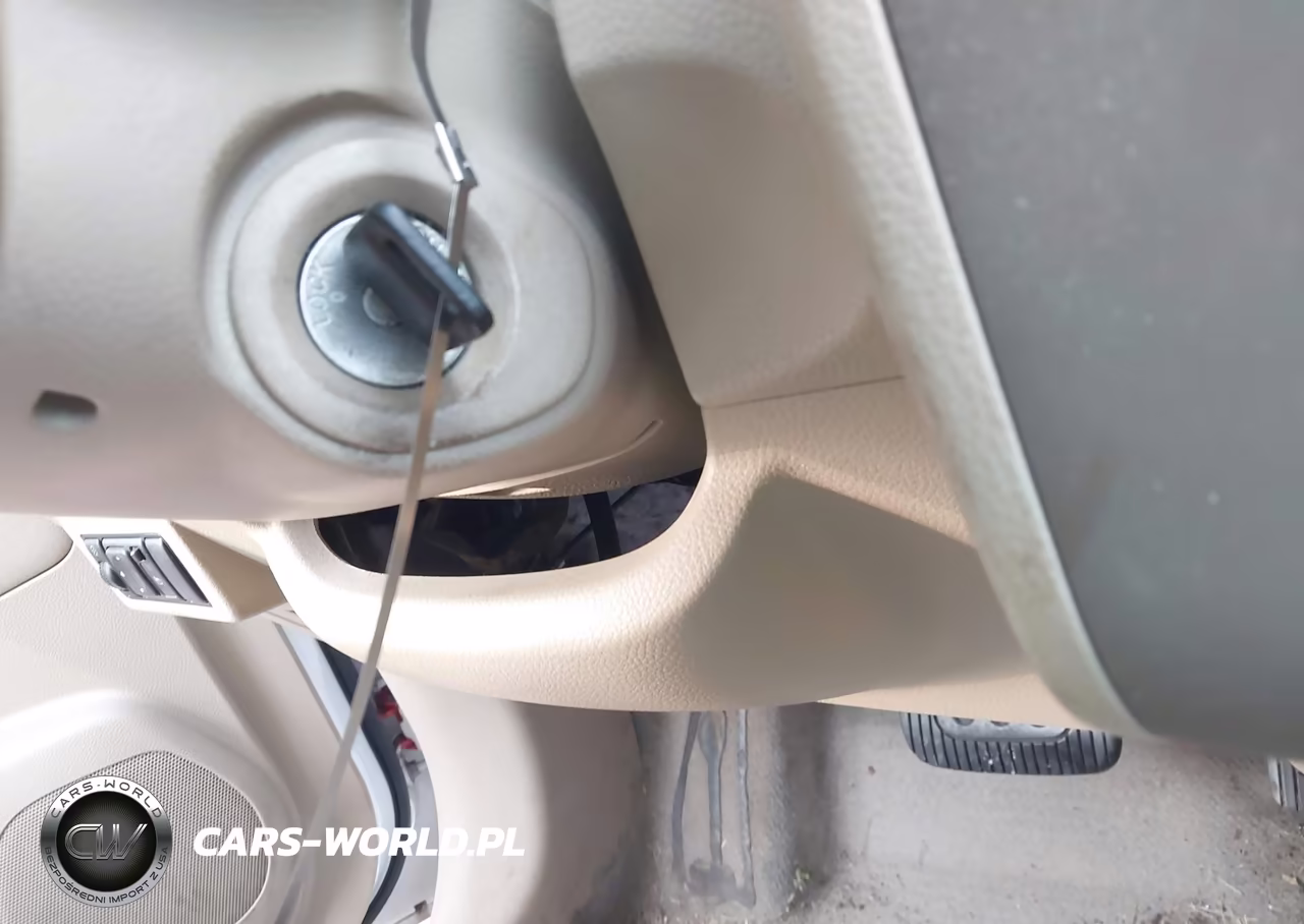 2010 Nissan Versa 1.8S VIN:3N1BC1CP9AL353407 - 11